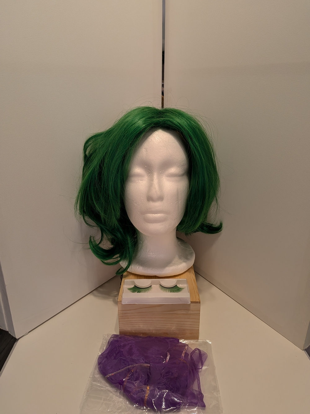 Green Short Layered Wig And Eyelashes for Women - Vivid Emerald